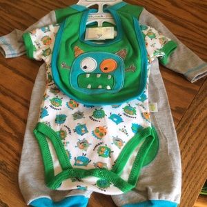 NWT duck.duck goose 5-piece Set, Sz 0-3 Mos.